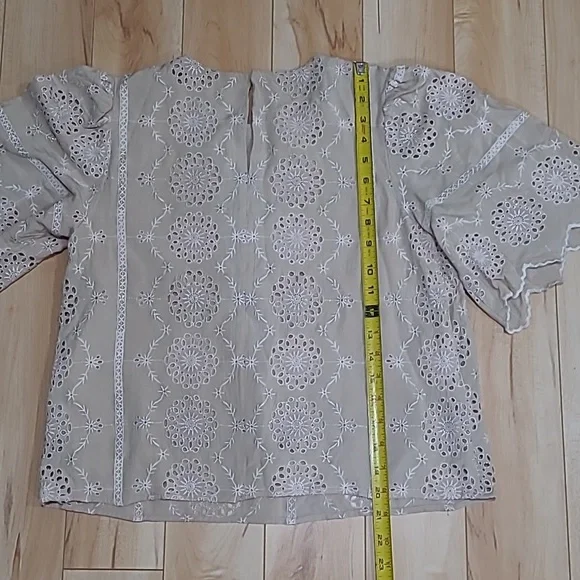 Free the Roses women's medium top - Picture 4 of 5